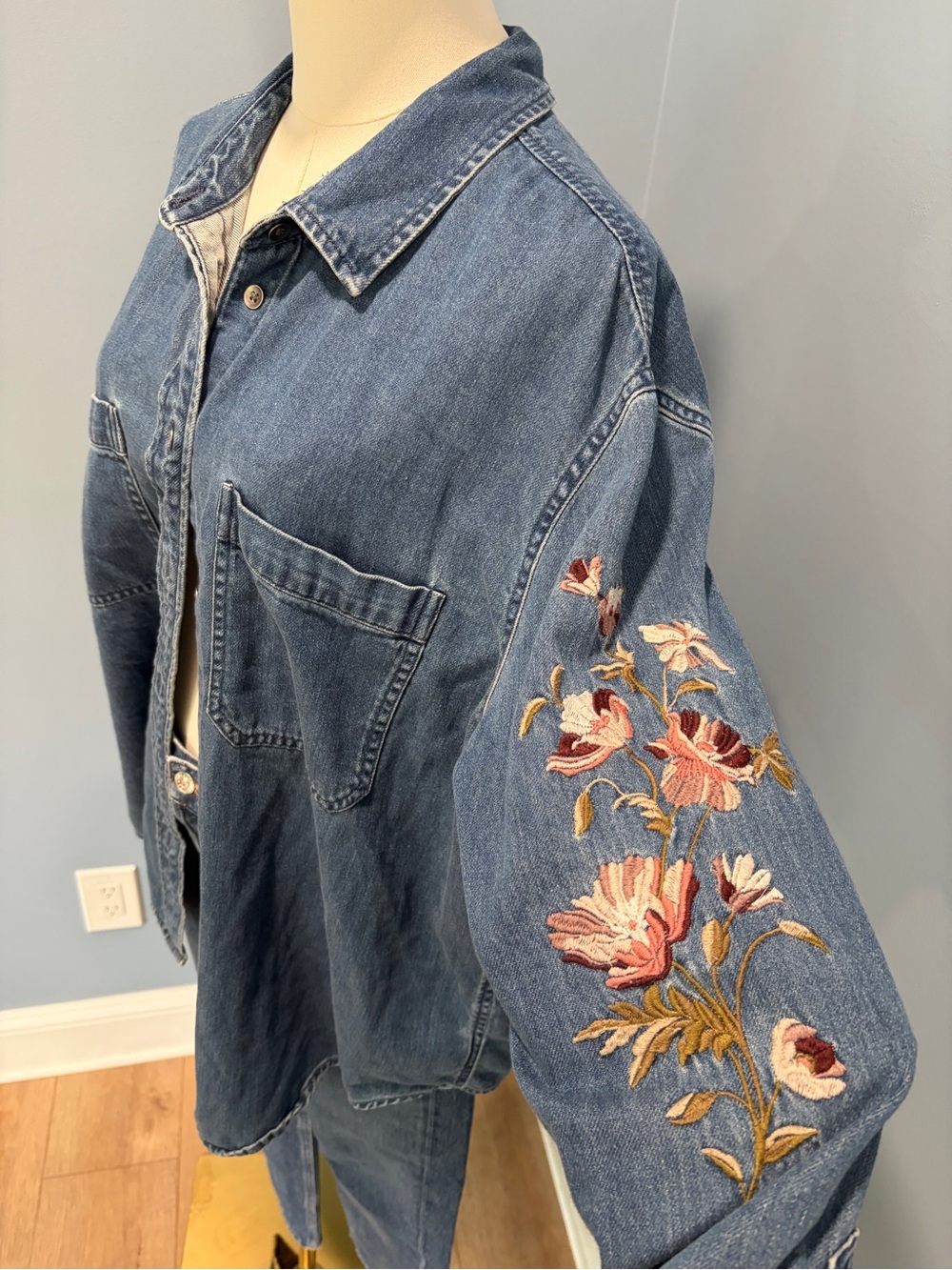 American Eagle Oversized Denim Shirt Jacket L Floral Embroidered Button Down
